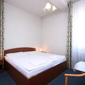 https://hotel-legie-basic.praguehotelsweb.com
